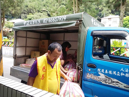 08 16 關懷桃圍復興鄉霞雲及葵輝部落送物資 財團法人宜蘭縣私立鴻德養護院